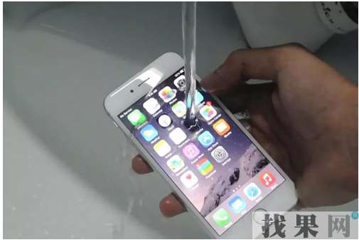 iPhone XR手机听筒进水应该怎么维修？