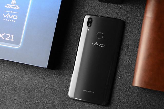 一向被友商莫名“进犯”的vivo，用心做自己，用实力说话！