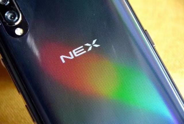 4998元的vivo NEX是否值得购买?网友的吐槽言必有中