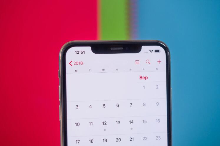 最小的iPhone 12 5G有更窄的凹槽，但是120Hz延迟到iPhone 13